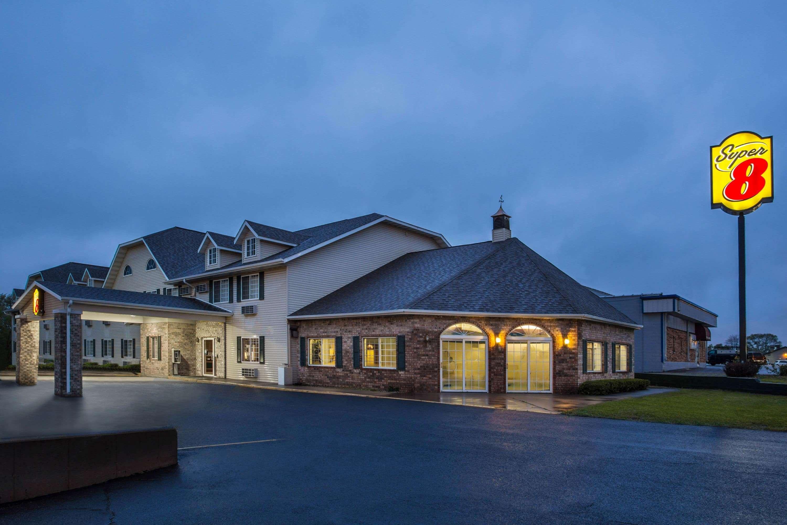 Hotel Super 8 By Wyndham Reedsburg Zewnętrze zdjęcie
